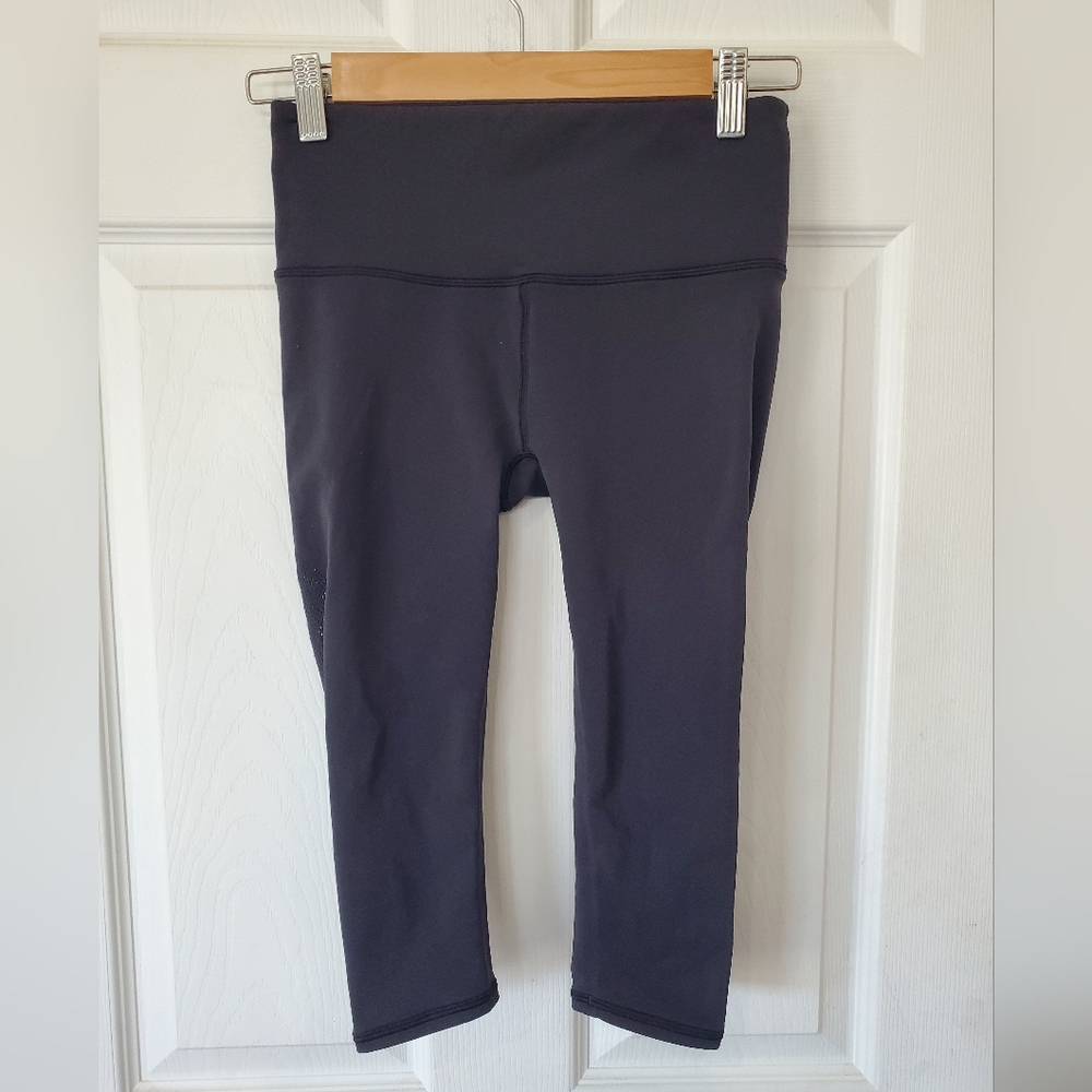 Lululemon 🍋 Reveal Crop Black Size: 6(small)